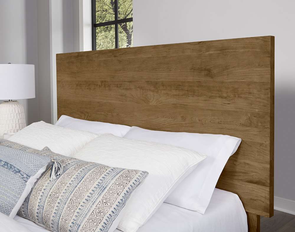 Vaughan Bassett - Crafted Cherry - Artisan and Post Queen Plank Bed - 151-559-955-922 veiw 3