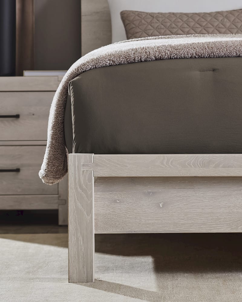 Vaughan Bassett - Joinery - Queen Plank Bed - 194-559-955-922  view 2