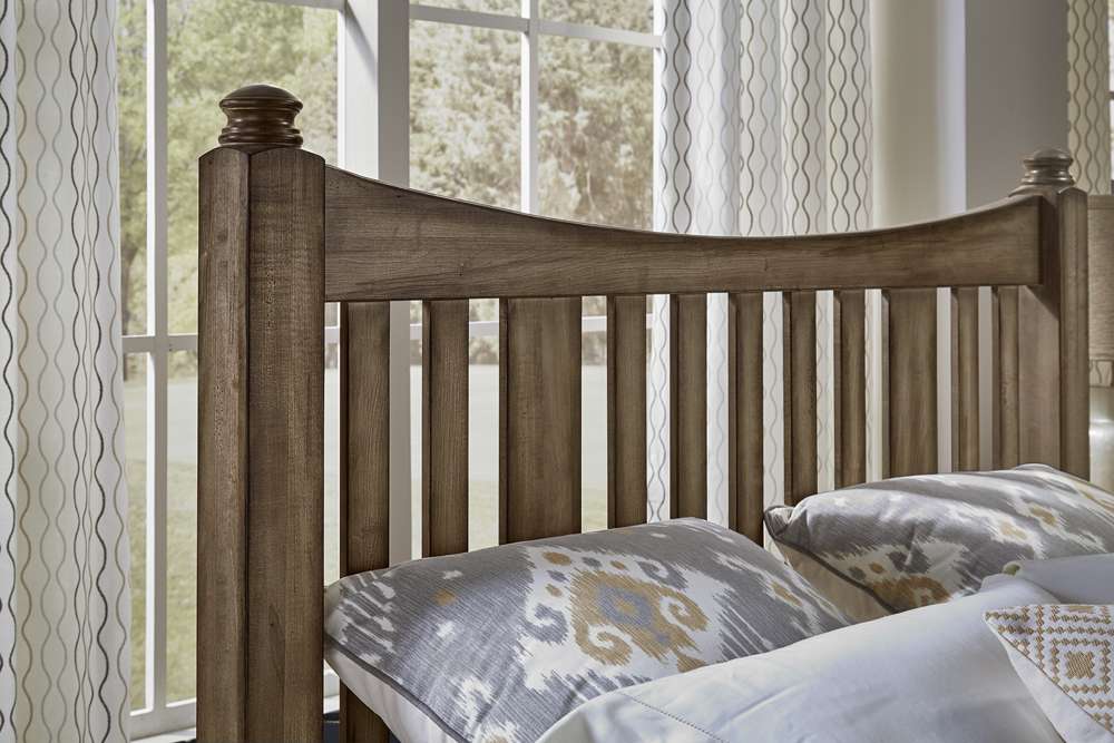Vaughan Bassett - Maple Road Queen Slat Poster Bed With Slat Poster Footboard in Maple Syrup - 117-558-855-722 veiw 4