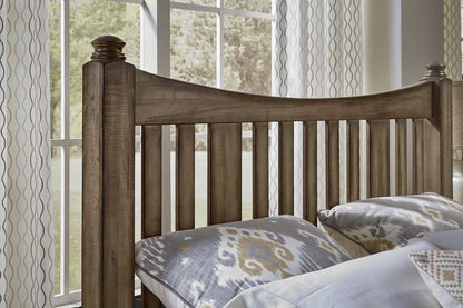 Vaughan Bassett - Maple Road Queen Slat Poster Bed With Slat Poster Footboard in Maple Syrup - 117-558-855-722 veiw 4